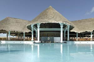 Swim up bars - Grand Palladium Colonial Resort & Spa